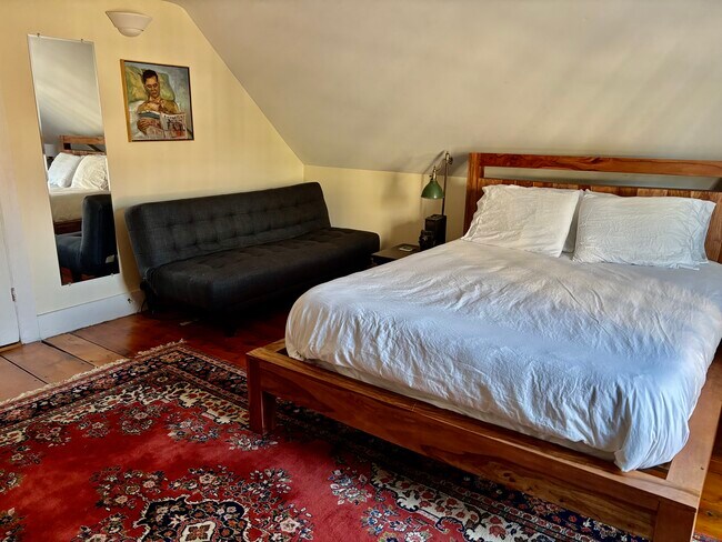 Building Photo - 272 Danforth St