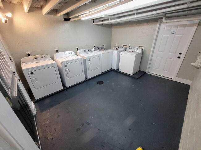 Building Photo - 107 Robbins Dr