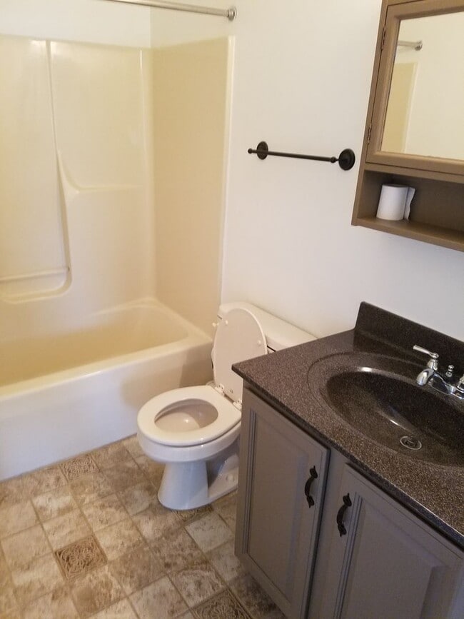 Building Photo - State College 3 bedroom duplex available August!