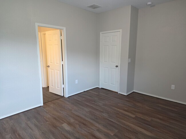 Building Photo - 20714 Southern Wds Blvd