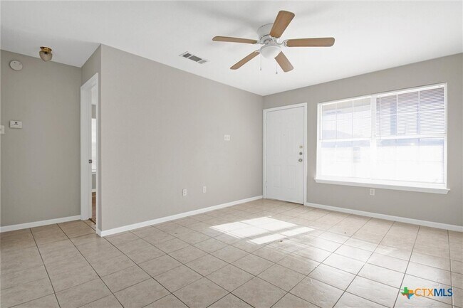 Building Photo - 907 North Dr