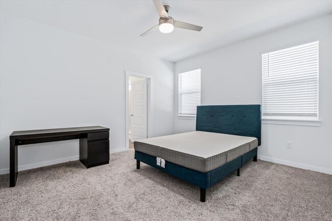 Building Photo - 3020 Louris Ln