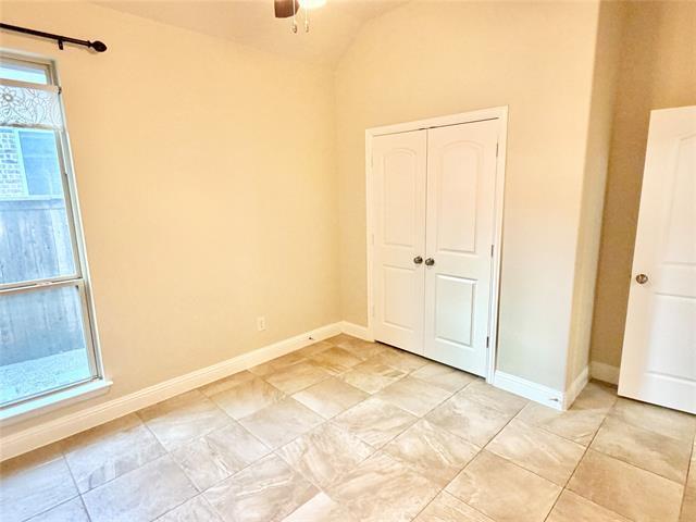 Building Photo - 1500 Grove Dr