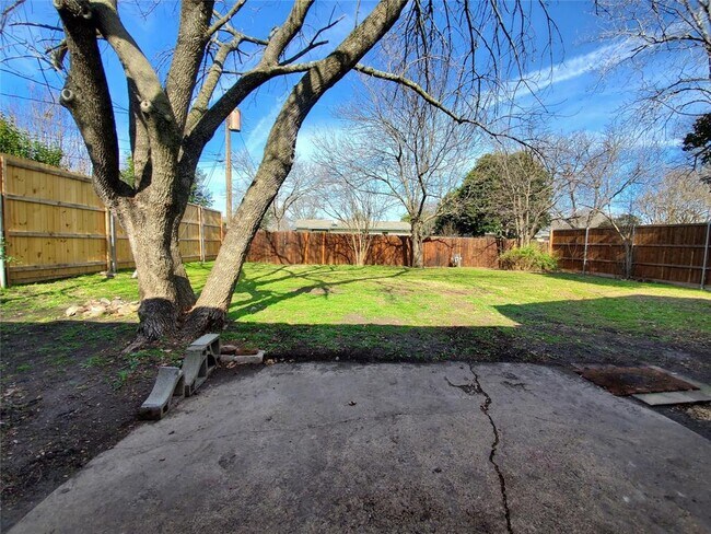 Building Photo - 824 Warren Way