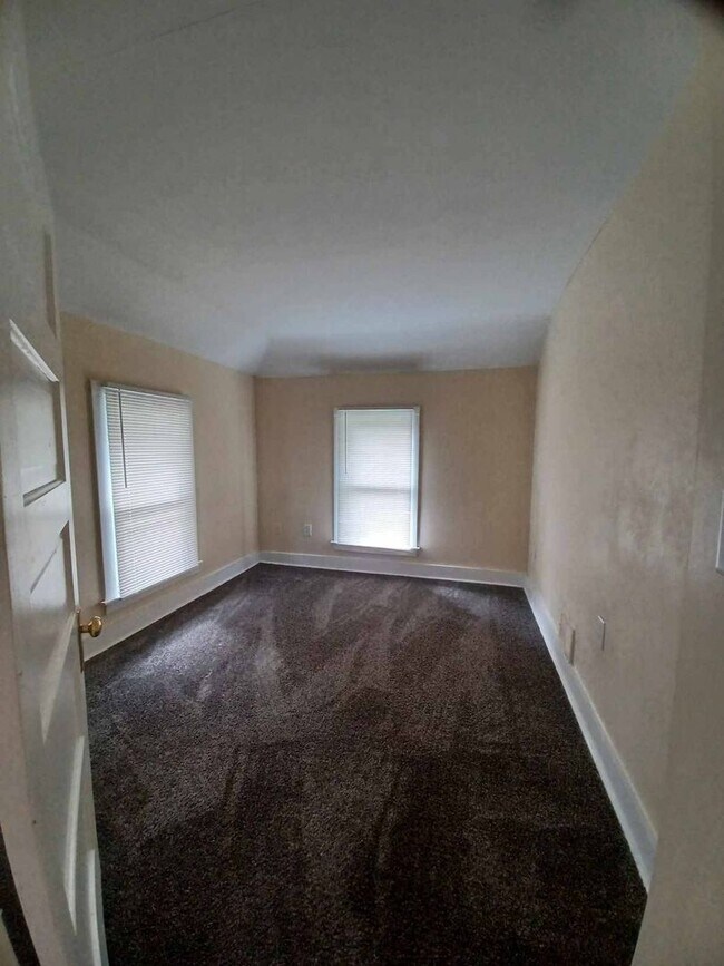 Building Photo - 2 Bedroom House for Rent - North of Swedish American Hospital