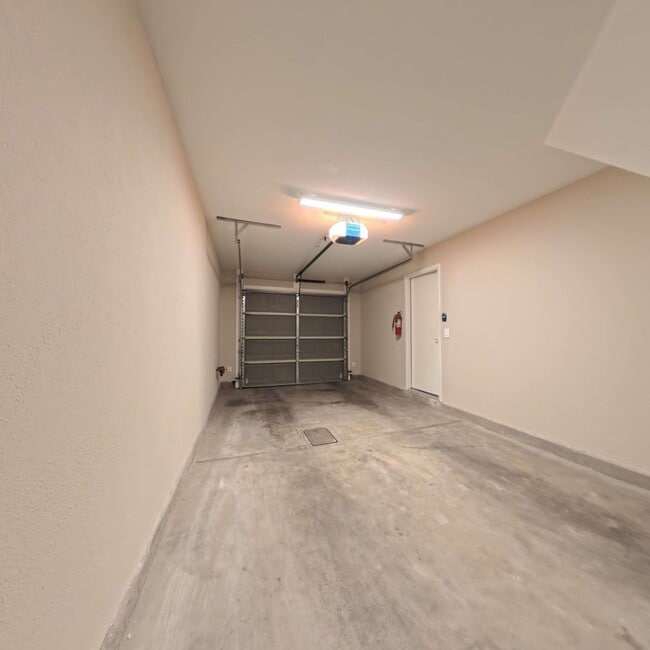 Building Photo - Stylish 2 bedroom 2 bathroom 1 Attached Car Garage at Tripoly South