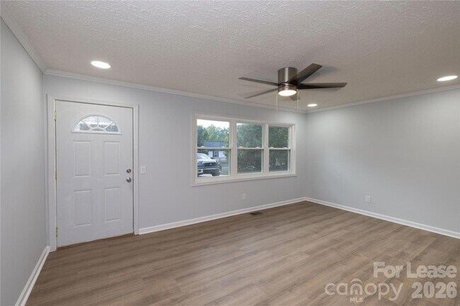 Building Photo - 420 Eastover Ave