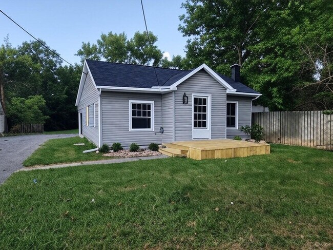 Primary Photo - “Shawnee Home” Fully Remodeled - 2Bed/1Bat...