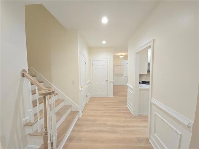 Building Photo - 12592 Waterside Dr
