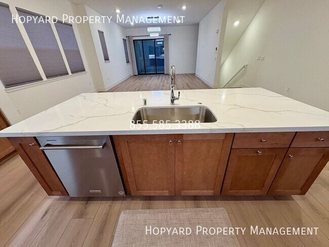 Building Photo - 302 Tea Tree Terrace