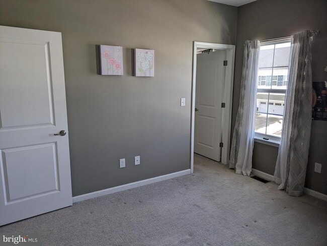 Building Photo - 125 Knock Hill Dr