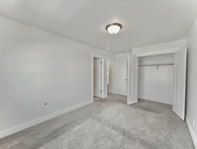Building Photo - 3 Bed | 2.5 Bath | 2,365 sq ft above grade | Full unfinished basement | 2-car garage