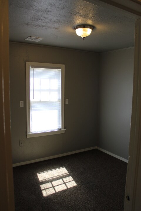 Building Photo - 902 NW 99th St