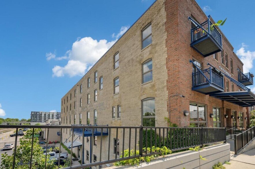 Building Photo - 127 5th St NE