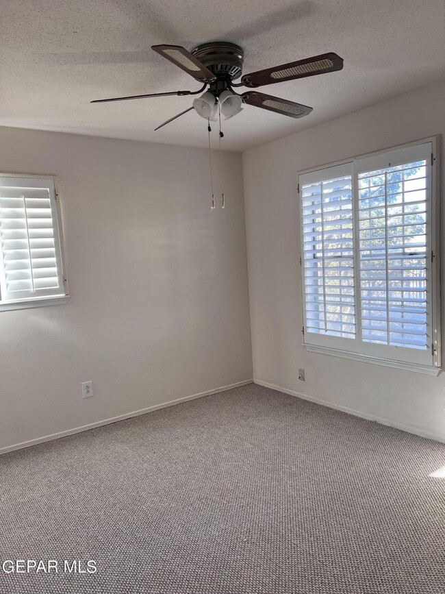 Building Photo - 10524 Candlewood Ave