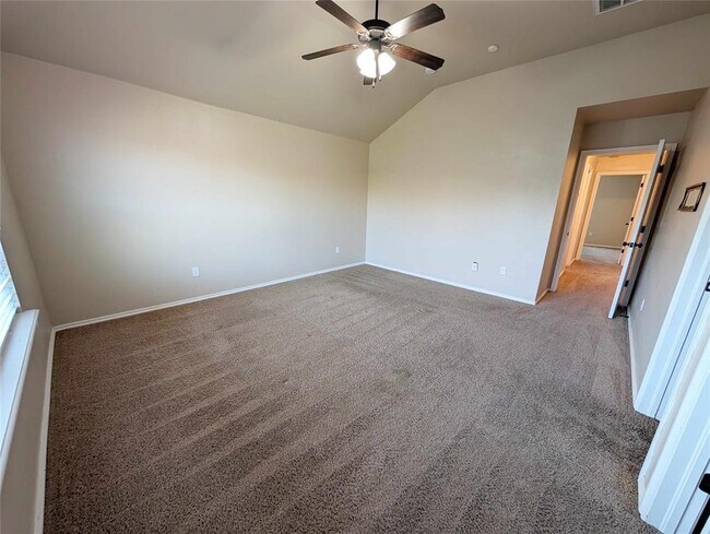 Building Photo - 621 Apple Tree Ln