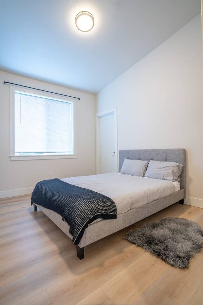 Building Photo - 3505 NE Creston Ave