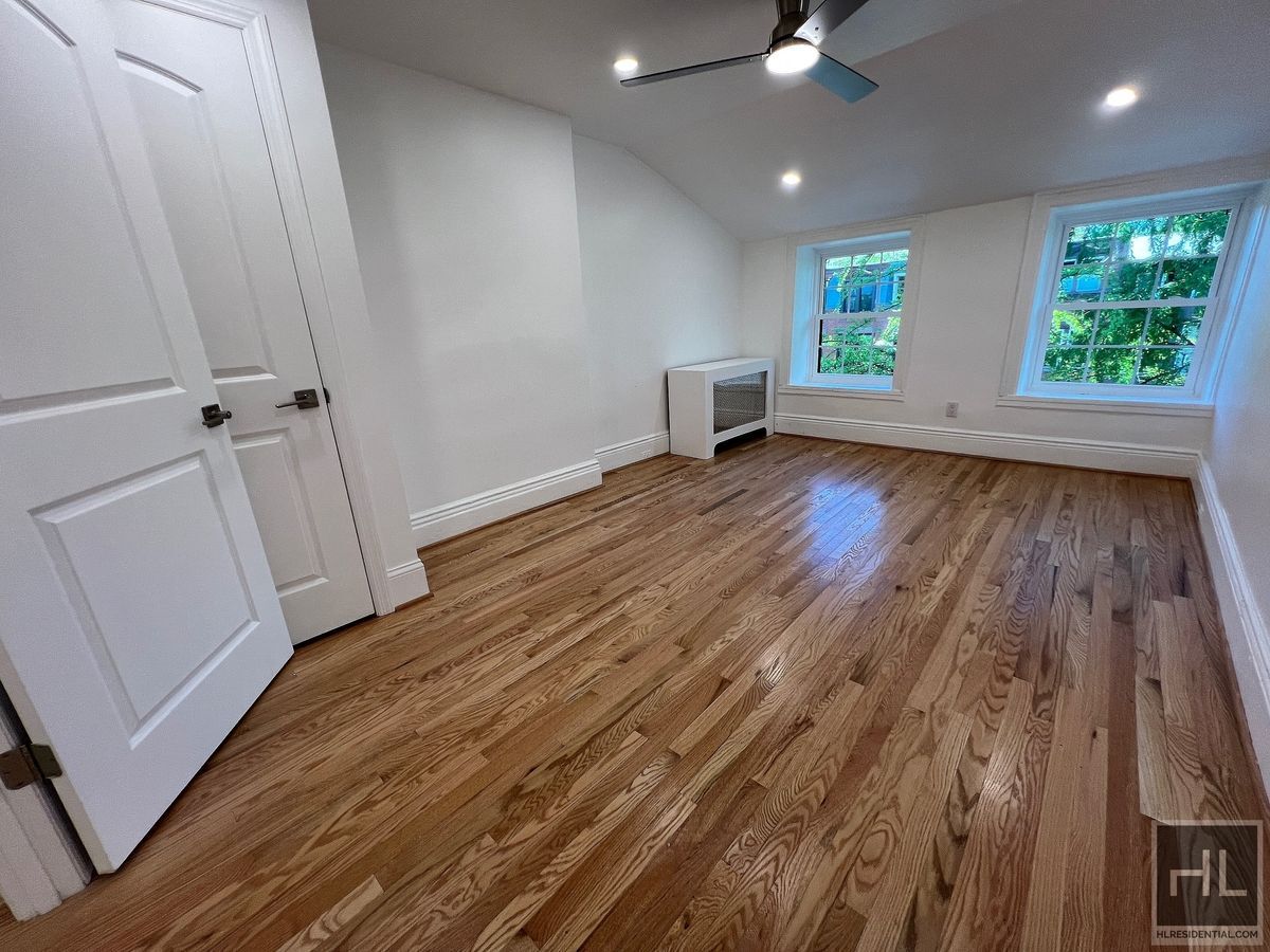 Building Photo - 2BR 1BA Classic Details Top Floor Brownstone w/ New Modern Finish on Preserved Bedstuy Block