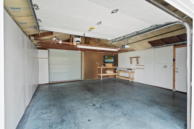 Building Photo - 1146 31st St NE