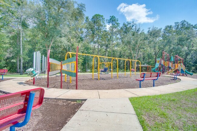 Building Photo - 4-Bed, 2-Bath Home in Woodlands Subdivision with Solar, Open-Concept Living, Modern Kitchen, Fenc...