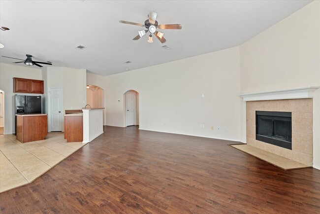 Building Photo - Charming 3 Bedroom in Providence Village