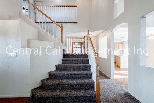 Building Photo - 4 Bedroom/3 Bath Home in the Southwest - $2495 per Month!