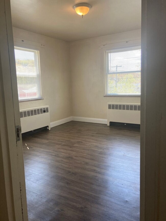 Building Photo - 414 E Lincoln Ave