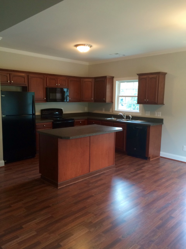 Building Photo - NEW CONSTRUCTION in Lake Jeanette !!! for ...