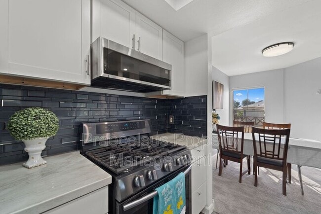 Building Photo - 2035 Lakeridge Cir