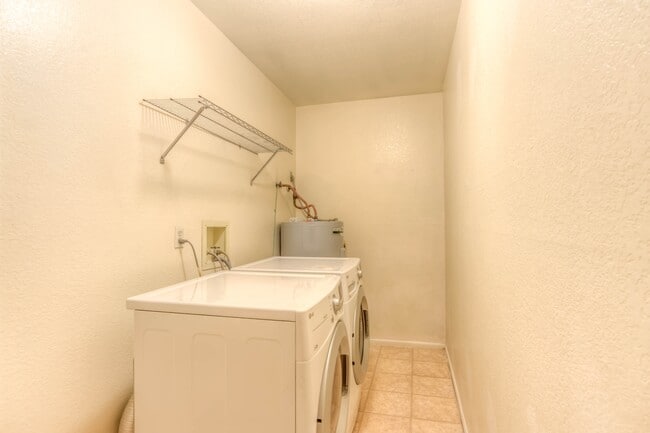 Building Photo - 1422 S Moonflower Ln