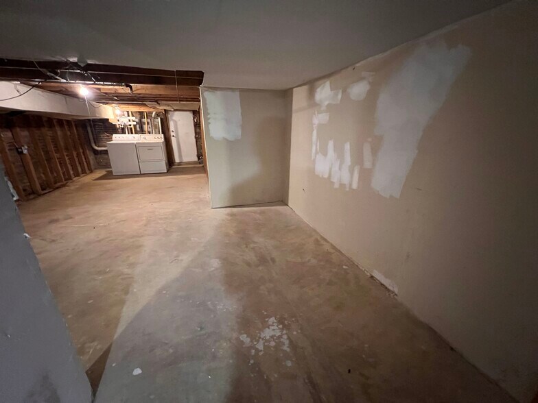 Building Photo - 525 W Mosher St