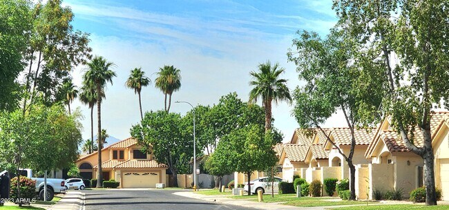 Building Photo - 11041 W Crimson Ln