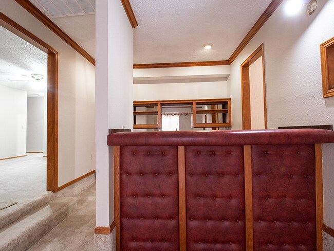 Building Photo - Spacious 3BD/2.5 BTH 2 Car Garage, Minutes from Tinker AFB