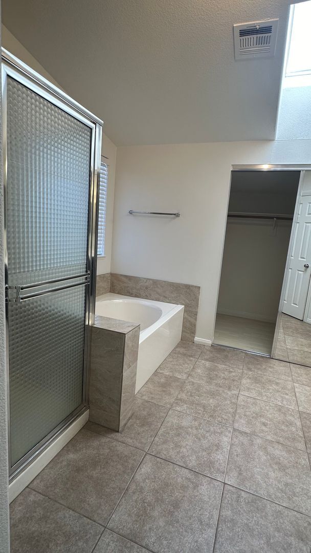 Building Photo - SUMMERLIN HOME WITH 5 BEDROOMS (INCLUDE SOME UTILITIES)