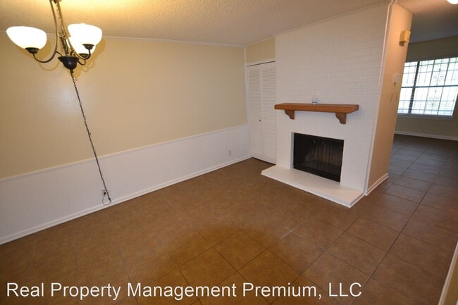 Building Photo - 3 br, 2.5 bath House - 2448 Shadowbrook Dr