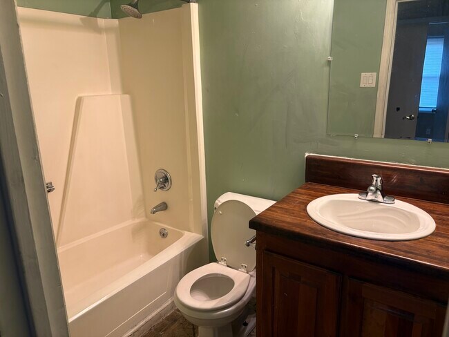 Building Photo - 423 Kirkcaldy Ct