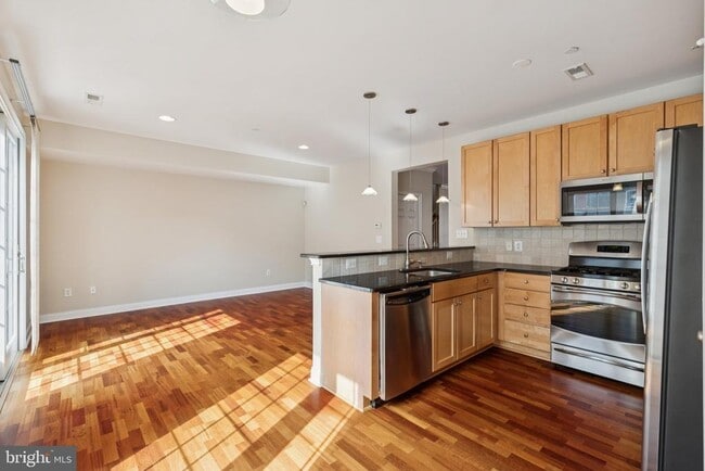 Building Photo - 105 Captains Way