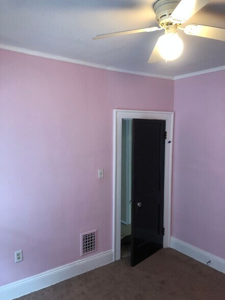 Building Photo - 1299 Warren Rd