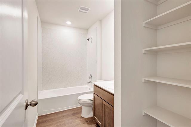 Building Photo - 1006 Honey Maple St