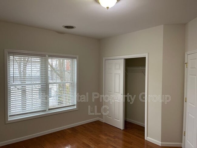 Building Photo - 130 Warren St