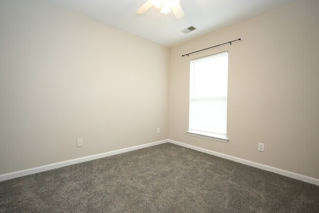 Building Photo - Charming 3-Bedroom, 3-Bathroom Townhome