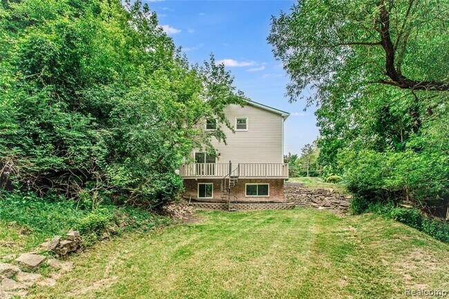 Building Photo - 21993 Riverview Dr