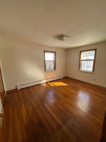 Building Photo - 28 Shelby St