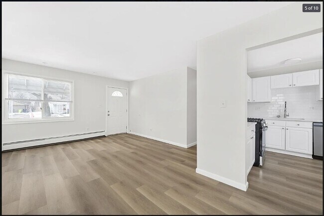 Building Photo - COMING SOON! Charming 3-Bed Home in Roseville with Modern Upgrades