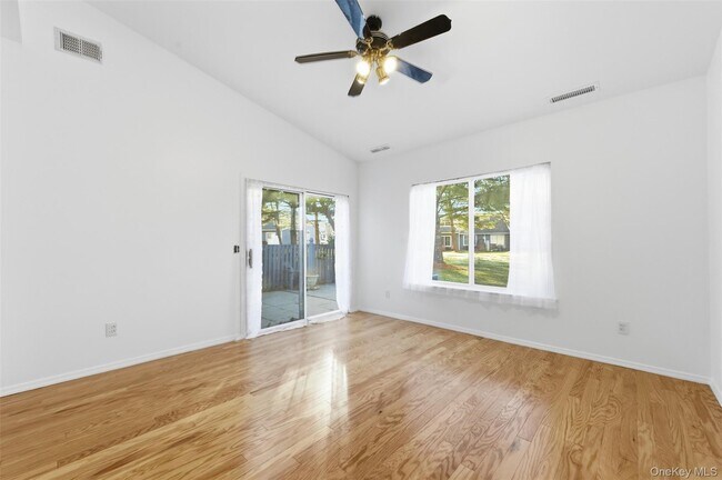 Building Photo - 763 Spring Lake Dr