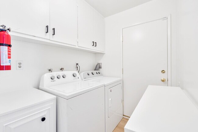 Building Photo - 11411 Dona Pegita Dr