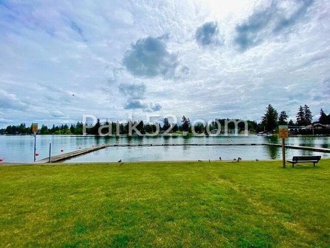 Building Photo - 1 Bedroom 1 Bathroom Ground Floor Bonney Lake Condo