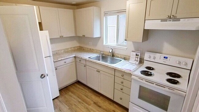 Building Photo - 2319 Wilson Ave