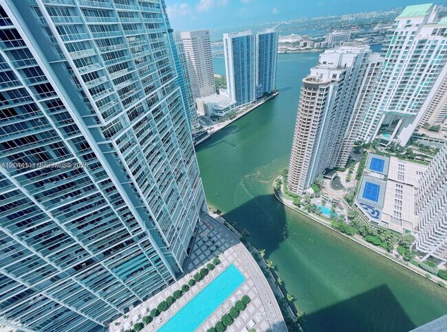 Building Photo - 495 Brickell Ave