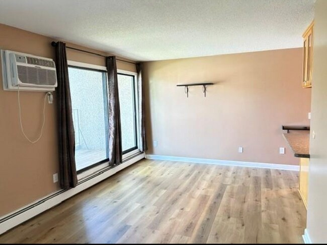 Building Photo - 4110 Eagan Apt 221